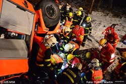 Tragická dopravní nehoda hasičského vozidla na Karvinsku