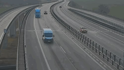 Osobní vozidlo jelo po dálnici v protisměru