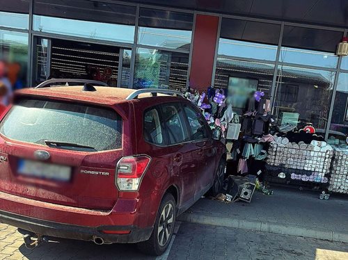 Chyba za volantem skončila nárazem do budovy