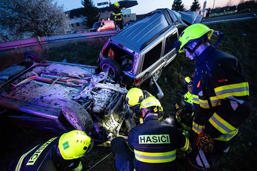 Vážná dopravní nehoda si vyžádala zásah složek IZS