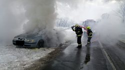 Požár osobního auta u Loun