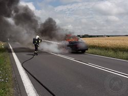 Hasiči likvidovali požár osobního vozu