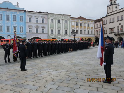 V Novém Jičíně proběhl slavnostní slib nových příslušníků HZS MSK a byly předány medaile za věrnost