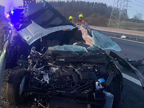 Večerní nehoda na dálnici zastavila provoz