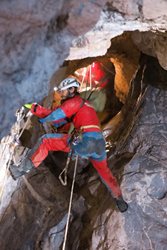 Jihomoravští hasiči si vyměnili zkušenosti se zahraničními kolegy v problematice jeskynní záchrany