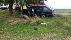 U Bylan hasiči vyprošťovali řidiče
