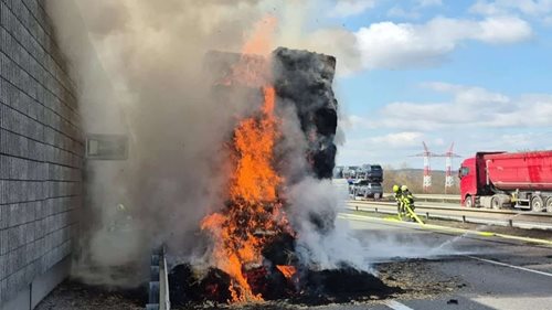 Požár nákladu zastavil provoz na dálnici