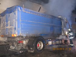  Požár nákladního vozidla v průmyslovém areálu 