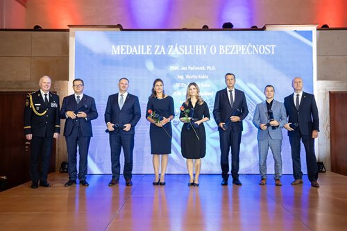 Generální ředitel HZS ocenil hrdiny: Medaile převzali hasiči i civilisté