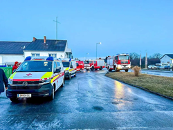 DN: Autobus čelně narazil do čerpací stanice