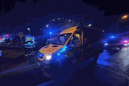 Požár bytu způsobil rozsáhlou evakuaci a zdravotní komplikace