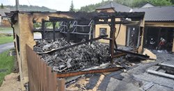 Vyšetřovatelé hasičů znají příčinu vzniku požáru v Číhalíně ze srpna loňského roku, který poškodil 27 motocyklů