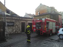 V Praze 5 hořela klimatizace prodejny potravin, požár byl rychle lokalizován