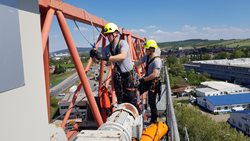 Hasiči lezci cvičili na jeřábu