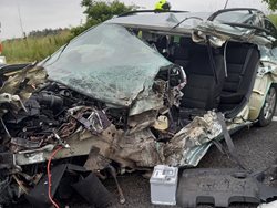 Dopravní nehoda v Ohařicích zablokovala I/16 a zaměstnala hasiče