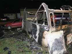 Ve Šťáhlavicích shořel karavan, majitele odvezla ZZS do nemocnice