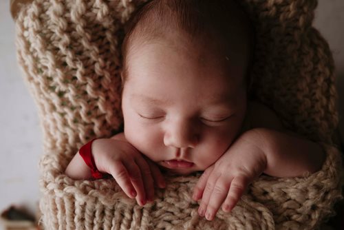 Policisté pomohli na svět novému životu