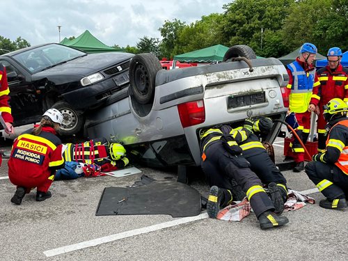 Zlatou medaili si přiváží ze soutěže ze Slovenska družstvo hasičů z Pardubic