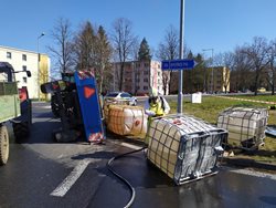 Stovky litrů uniklého koncentrovaného hnojiva zajistili přerovští hasiči