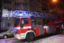 Požár bytu na Sokolovsku si vyžádal dvě oběti