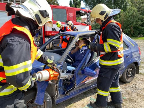 Hasiči ukážou, jak pracují s hydraulickými nástroji. Přijďte s dětmi na Floru