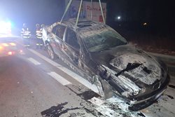 Při noční nehodě v Ostravě byli zraněni dva lidé, jednoho museli hasiči vyprostit