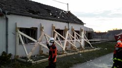 Výbuch poškodil rodinný dům