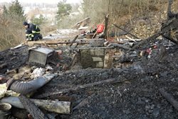 V požářišti chatky v Brně-Bosonohách našli hasiči lidské torzo