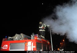 Požár pouliční lampy ve Stodůlkách uhasila jednotka ze Smíchova