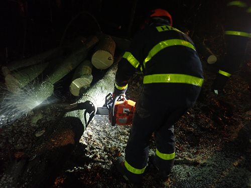 Přes sedmdesát zásahů moravskoslezských hasičů si vyžádal silný vítr