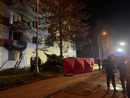 Pět jednotek hasilo požár bytu