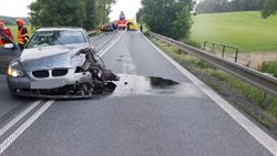 Čelní střet dvou osobních vozidel v Ostřetíně