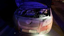 Hasicí přístroj mějte s sebou ve voze, při počínajícím požáru jistě pomůže
