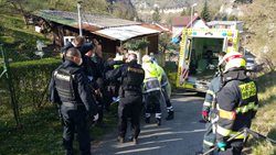 Složky IZS pomáhaly najít osobu zraněnou po pádu kusu skály