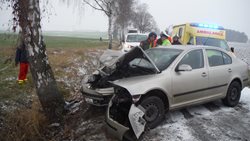 U nehody u Kostelní Radouně zasahoval také vrtulník LZS