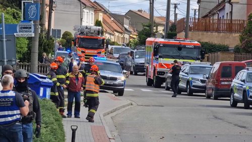 Zásahová jednotka zasahovala proti agresivnímu muži na střeše