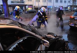  Na  pražském Břevnově hořelo osobní auto, na místě zasahovaly dvě jednotky