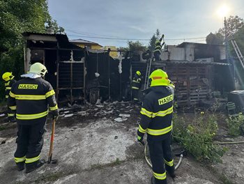 Požár buňky v Brandýse nad Labem: rychlý zásah hasičů zabránil větším škodám