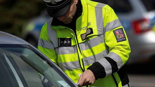 Předjížděním na sebe upozornil policisty. Za řídítky měl téměř 2,7 promile