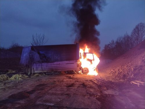 Požár nákladního vozu způsobil komplikace v dopravě