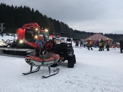 Lanovka, na kterou spadl strom, uvěznila 71 lyžařů