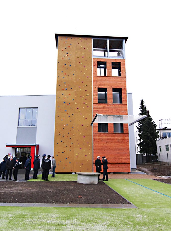 uj-(1).jpg