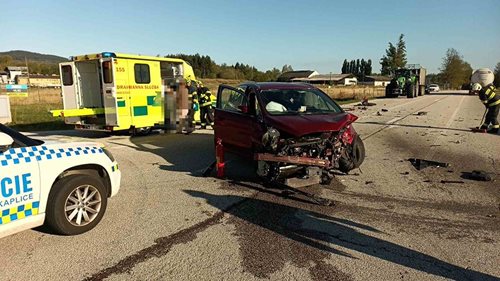 Náročný víkend na silnicích. Při další vážné nehodě se zranilo pět lidí včetně dítěte