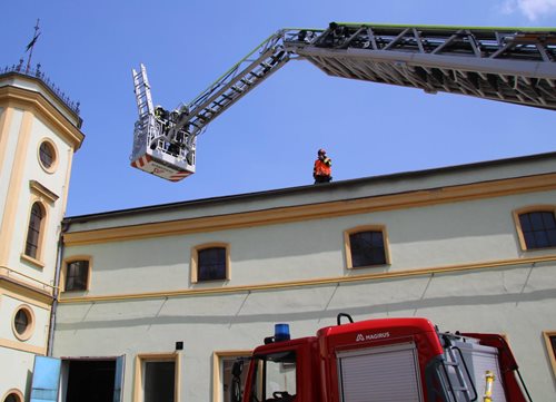Požár průmyslové haly v Turnově