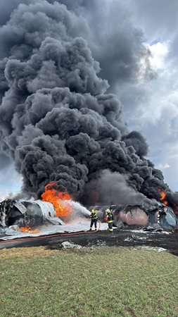 Gk37zviWoAAeu5b-(1).jpg