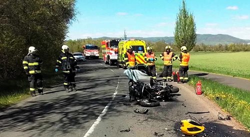 Srážka motorek skončila zraněním a zásahem záchranářů