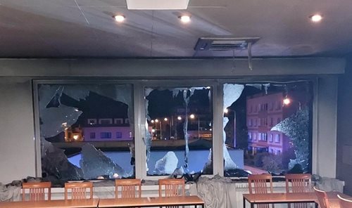 Bleskový zásah berounských hasičů při požáru hotelu