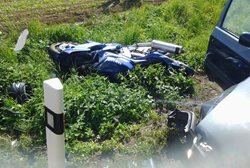 Nehoda motocyklu a osobního vozidla skončila vážným zraněním