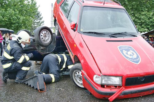 Krajské kolo soutěže ve vyprošťování zraněných osob z havarovaných vozidel