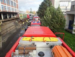 K požáru haly v průmyslovém areálu v Otrokovicích vyjelo pět jednotek hasičů